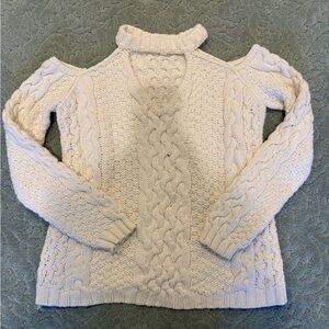 ROI Cold shoulder Cableknit chunky fisherman Oatmeal Vneck Sweater size large
